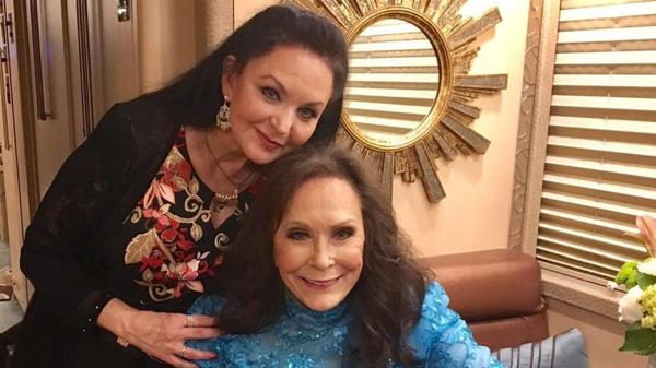 Crystal Gayle Reacts To Sister Loretta Lynn’s Death