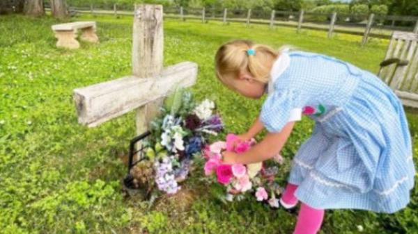 Indy Feek Lays Flowers On Joey’s Grave On Mother’s Day