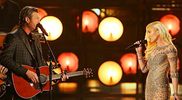 Love On The Lake: Blake Shelton and Gwen Stefani Get Cozy On Family Outing