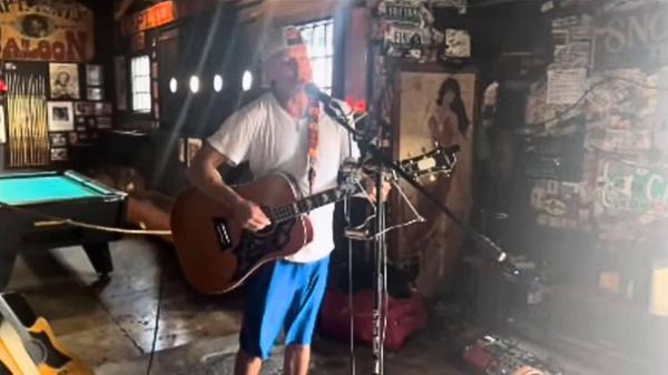 Kenny Chesney Surprises Key West Bar Crowd With Impromptu Performance