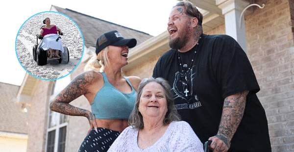 Jelly Roll Takes His Mom To The Beach For The First Time In 30 Years