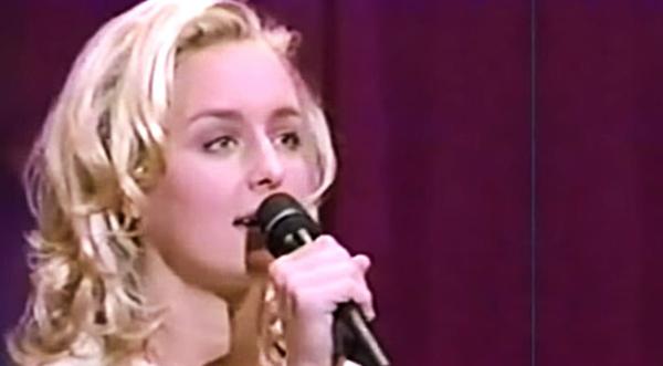 Emotional Mindy McCready Sings 'Ten Thousand Angels' In Rare TV Performance