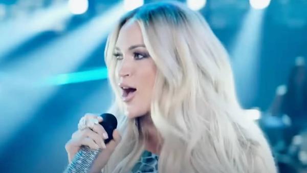 How much does Carrie Underwood make for the Sunday Night Football