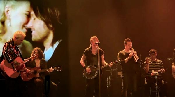 Keith Urban Plays Never-Before-Seen Video From Wedding To Nicole Kidman At Vegas Show