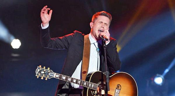 'Idol' Finalist Delivers Knockout Performances Of "Tennessee Whiskey" And "Drink You Away"