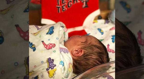 Country Singer & Girlfriend Share Photo Of Newborn Baby Girl