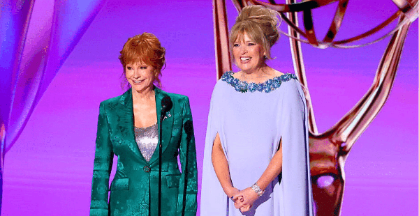 Reba McEntire And Melissa Peterman Team Up For Hilarious Emmys Appearance