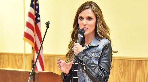 Widow Of 'American Sniper' Chris Kyle Boldly Urges NFL Players - 'Get Off Your Knees'