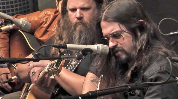 Shooter Jennings Gracefully Honors His Father Through Cover Of His ‘Favorite’ Song