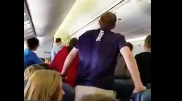 Teen Choir Sings “The Battle Hymn Of The Republic” As Fallen Soldier Is Escorted Off Plane