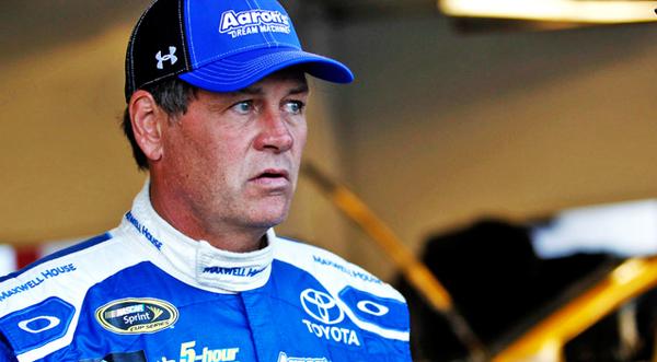 NASCAR's Michael Waltrip Makes Career-Ending Announcement