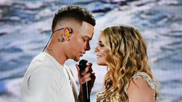 Kane Brown And Lauren Alaina Heat Up ACMs With Steamy 'What Ifs' Performance