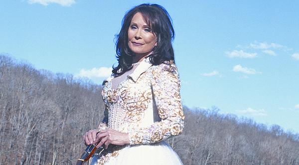 7 Times Loretta Lynn Proved She Is The Queen Of Country Music
