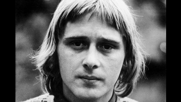 Beloved Legendary Guitarist Dead At 68