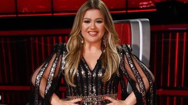 Kelly Clarkson Has Reportedly Filed To Drop Her Famous Last Name