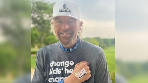 Toby Keith Shares New Photo Amid Cancer Battle
