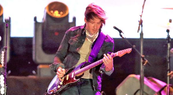 Audience Loses It When Keith Urban Brings Out Country Legend For Surprise Collaboration