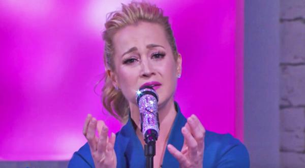 Kellie Pickler Brings Audience To Tears With Moving Song Inspired By Late Grandmother