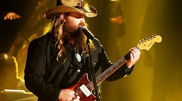 Chris Stapleton Paralyzes Audience With Old School Styled 'Nobody To Blame'