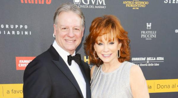 Reba McEntire Looks Happy As Ever In Set Of Photos With Boyfriend Skeeter