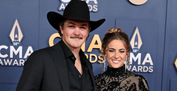  Zach Top’s Red Carpet Debut With Girlfriend Has Fans Buzzing