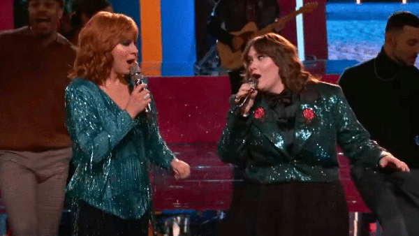 Reba & Ruby Leigh Sing “Rockin’ Around The Christmas Tree” Duet On “Voice” Finale