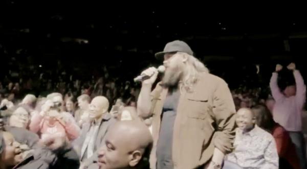 Crowd Screams When Chris Stapleton Stands Up & Sings “Tennessee Whiskey” At Play