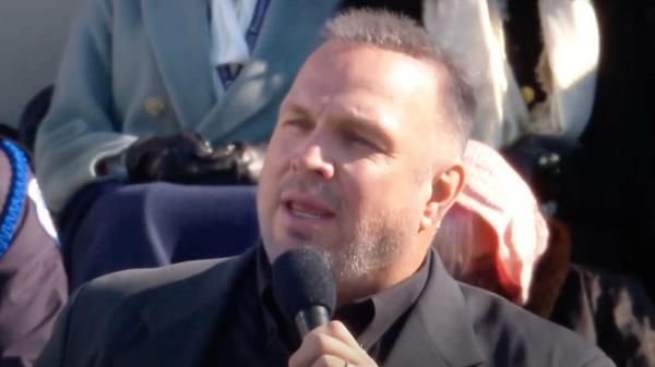 Garth Brooks Sings “Amazing Grace” At President Biden’s Inauguration