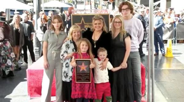 Kelly Clarkson’s Kids Attend Her Hollywood Walk Of Fame Ceremony