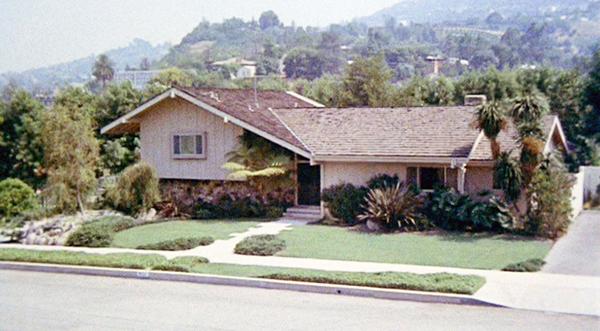 The Final Look Inside Famous “Brady Bunch” House Before Big Remodel