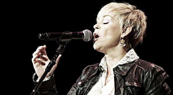 Lorrie Morgan’s “A Picture Of Me” Slowed Down To 33 RPM