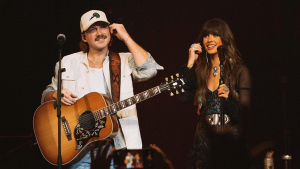 Ella Langley & Morgan Wallen Perform “Cover Me Up” At The Ryman