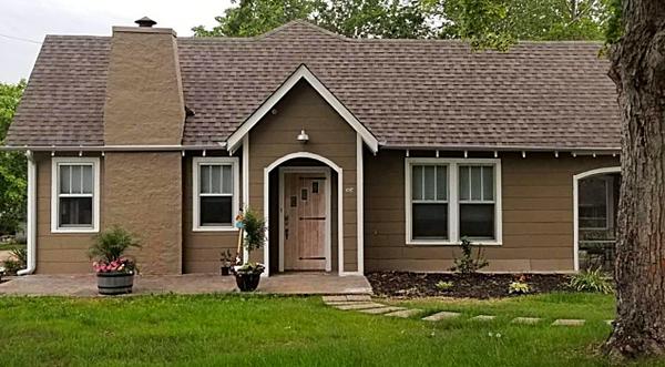 Randy Travis' Old House Now For Rent On AirBnB - Look Inside!