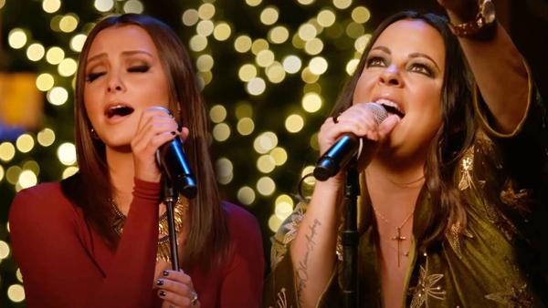 Sara Evans And Daughter Olivia Deliver Powerful Rendition Of “O Holy Night”