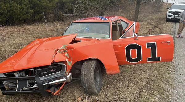 “Dukes Of Hazzard” Car Driven By Cast Members Has Been Totaled