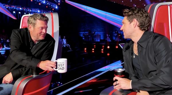 Hilarious Video Shows Blake Shelton & Niall Horan’s “Father-Son” Dynamic On “The Voice”
