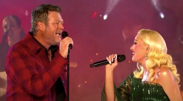 Blake Shelton & Gwen Stefani Sing Romantic Christmas Duet In Rockefeller Center
