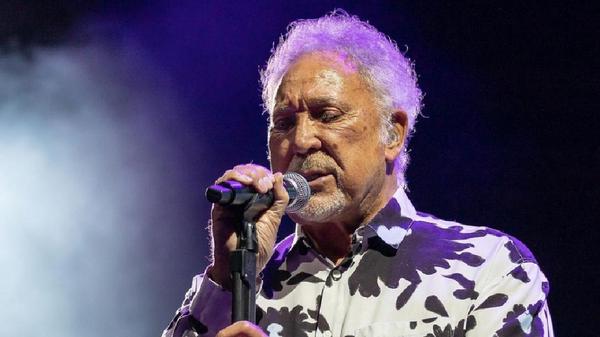 Sir Tom Jones Denies Rumors That He Collapsed Prior To Show