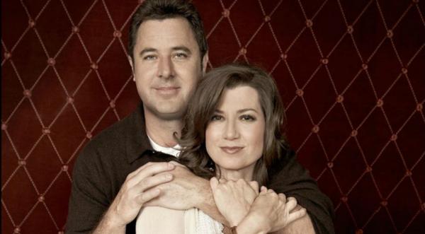 Hear Vince Gill & Amy Grant Sing 'Tennessee Christmas' Years Before Getting Married