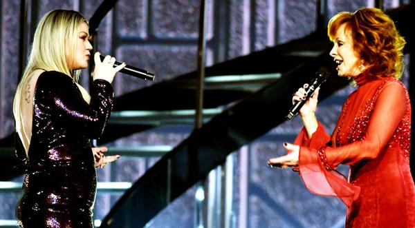 Kelly Clarkson Finally Returns To Country Music