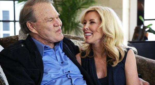 Fans Concerned After Willie Nelson Leaves Stage In Middle Of Show