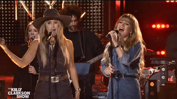 Kelly Clarkson Joins Lainey Wilson For A Duet Of “Country’s Cool Again”