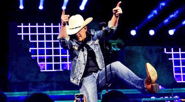 Country Singer Announces Surprise Pregnancy