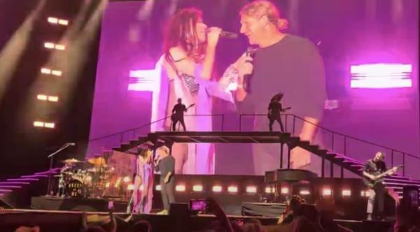 Shania Twain Reunites With Billy Currington To Sing “Party For Two”