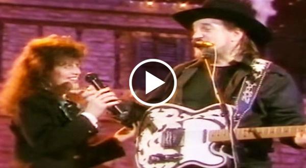 Waylon Jennings & Jessi Colter Gush Over One Another In Romantic ‘Suspicious Minds’