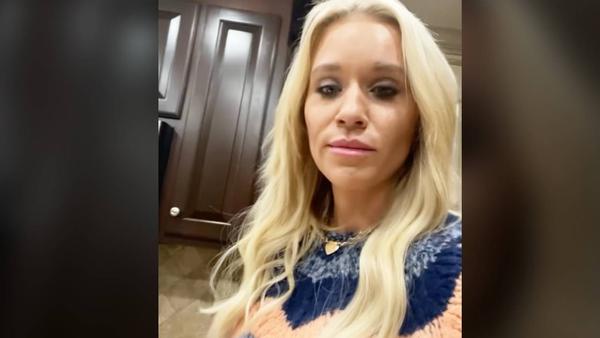 Luke Bryan’s Wife Serves Up Hilarious Thanksgiving Fail