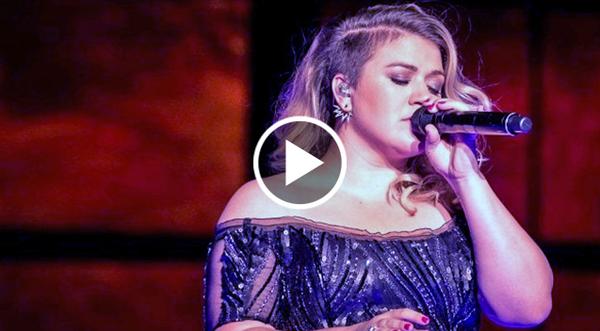 Kelly Clarkson Performs Heartbreaking 'Purple Rain' Tribute In Prince's Hometown (WATCH)