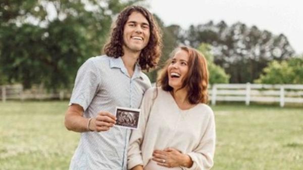 'Duck Dynasty' Couple Expecting First Child