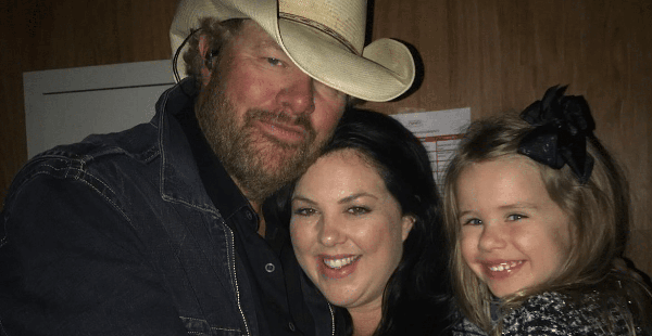 Toby Keiths Daughter Shares Never Before Seen Photos Of Him As A Grandpa