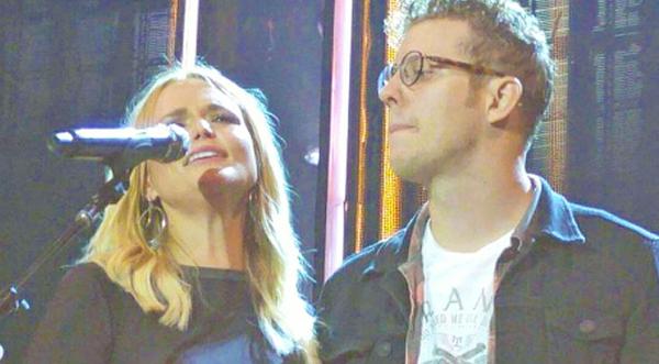 Miranda Lambert Sweetly Introduces Boyfriend Anderson East On Stage For The First Time